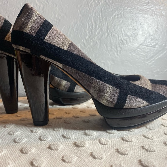 DEVANI Vintage Grey and Black Plaid Heel - Picture 13 of 16